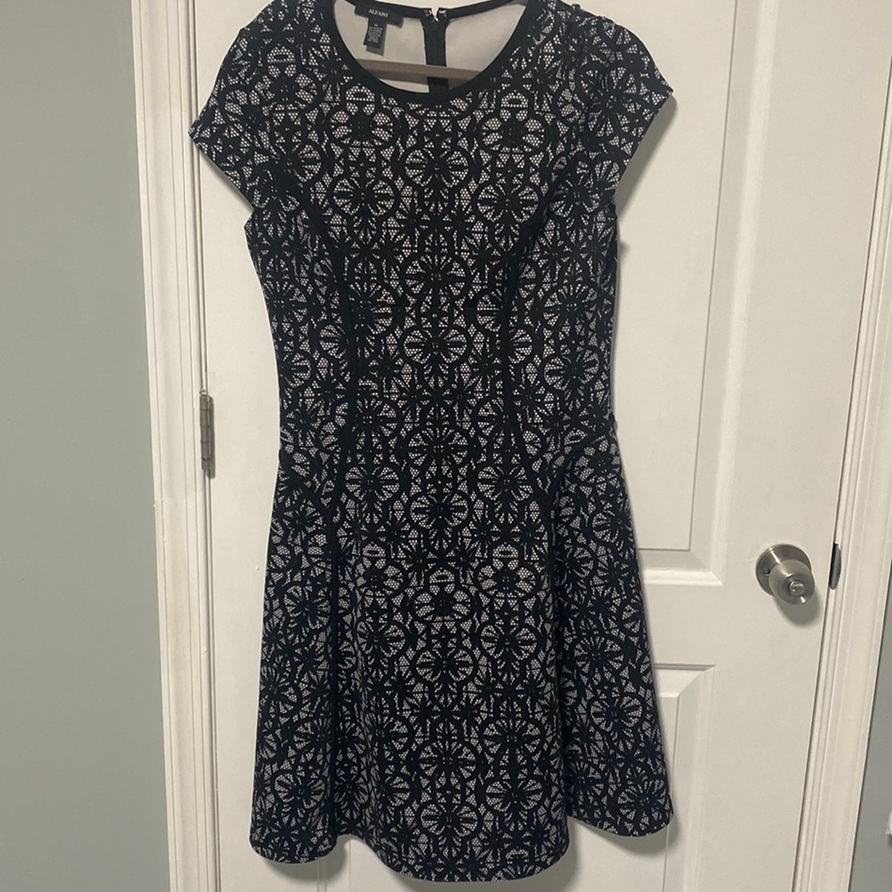 Alfani black and white pattern dress size US 10